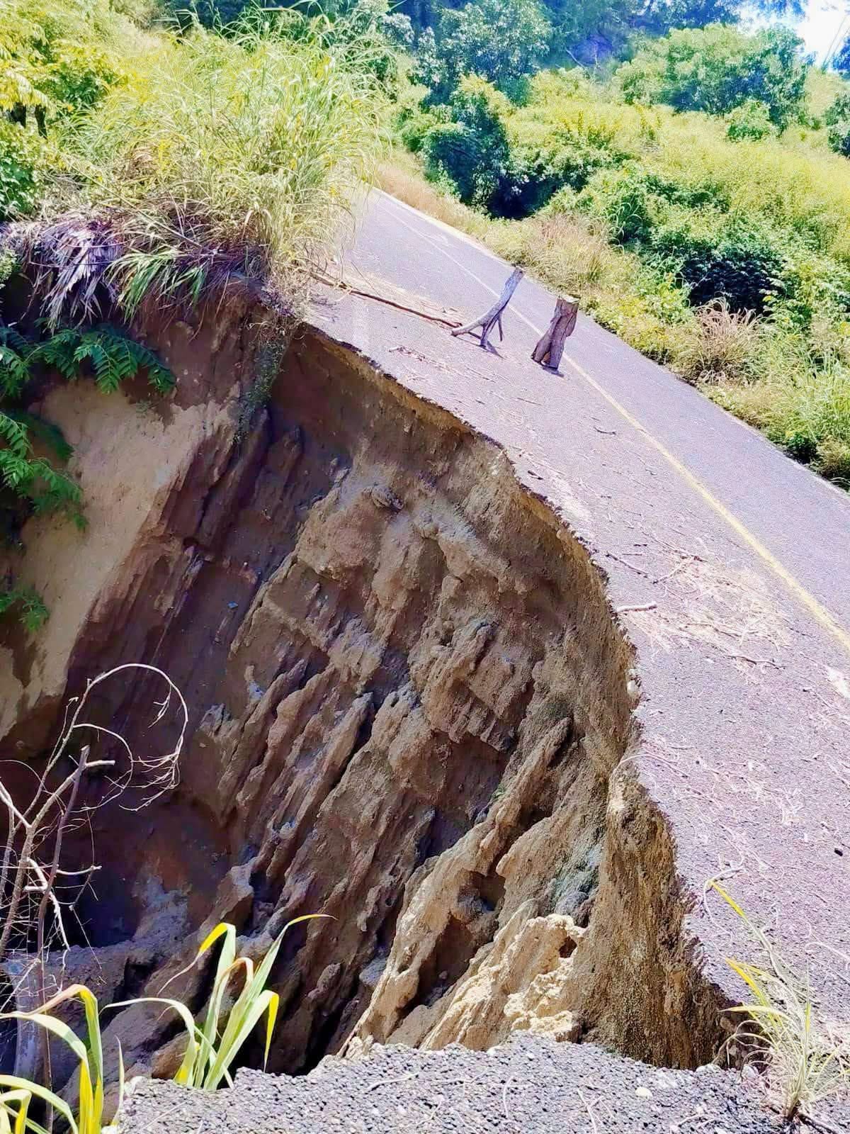 Socavón en carretera a El Quemado pone en riesgo el acceso a cuatro comunidades