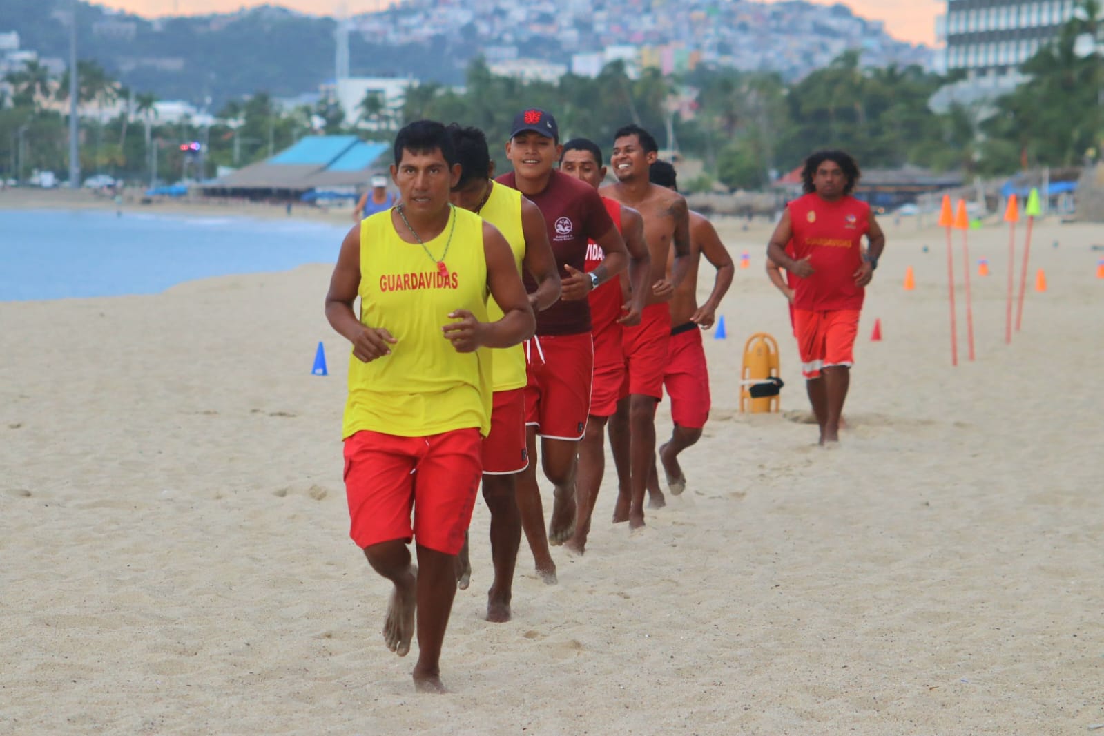 Promotora de Playas fortalece preparación de guardavidas para brindar mayor seguridad a turistas en Acapulco