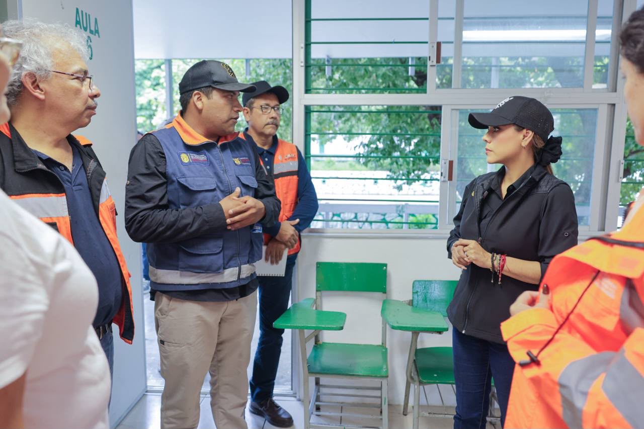 La gobernadora Evelyn Salgado realiza un recorrido de supervisión por refugios temporales de Acapulco 