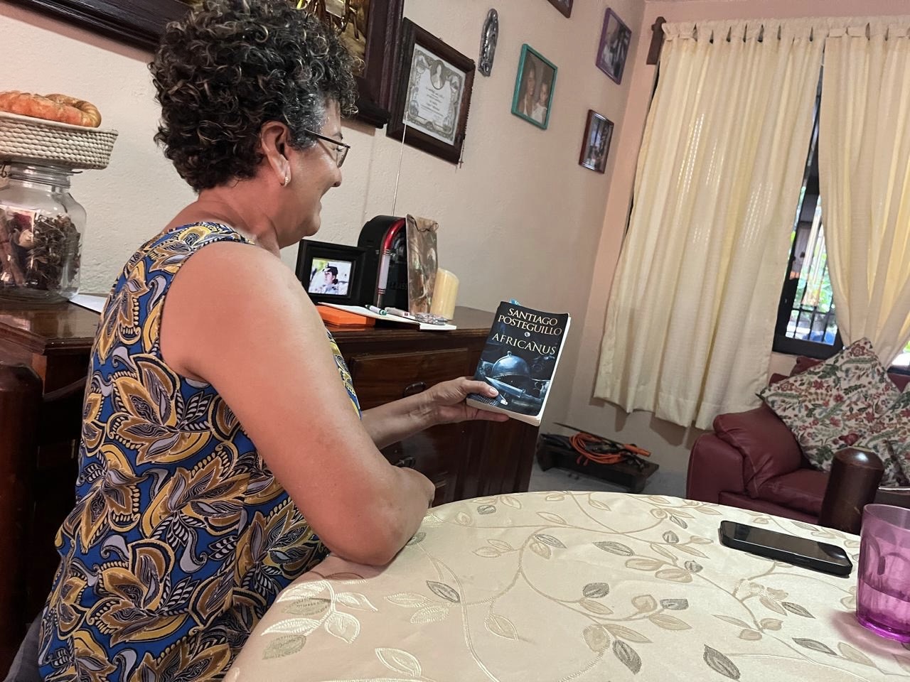 Mi mano me salvó la vida”: sobreviviente de cáncer de mama llama a la detección oportuna y visibiliza carencias médicas en Zihuatanejo