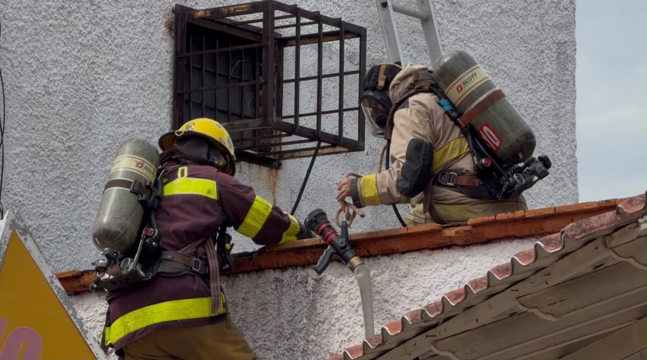 Incendio en restaurante moviliza a bomberos en Ixtapa