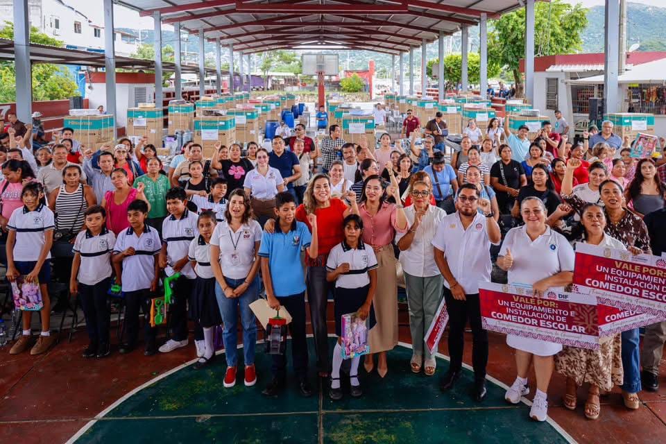 Entrega DIF Guerrero equipamiento para comedores escolares de las regiones Centro, Acapulco y Costa Grande
