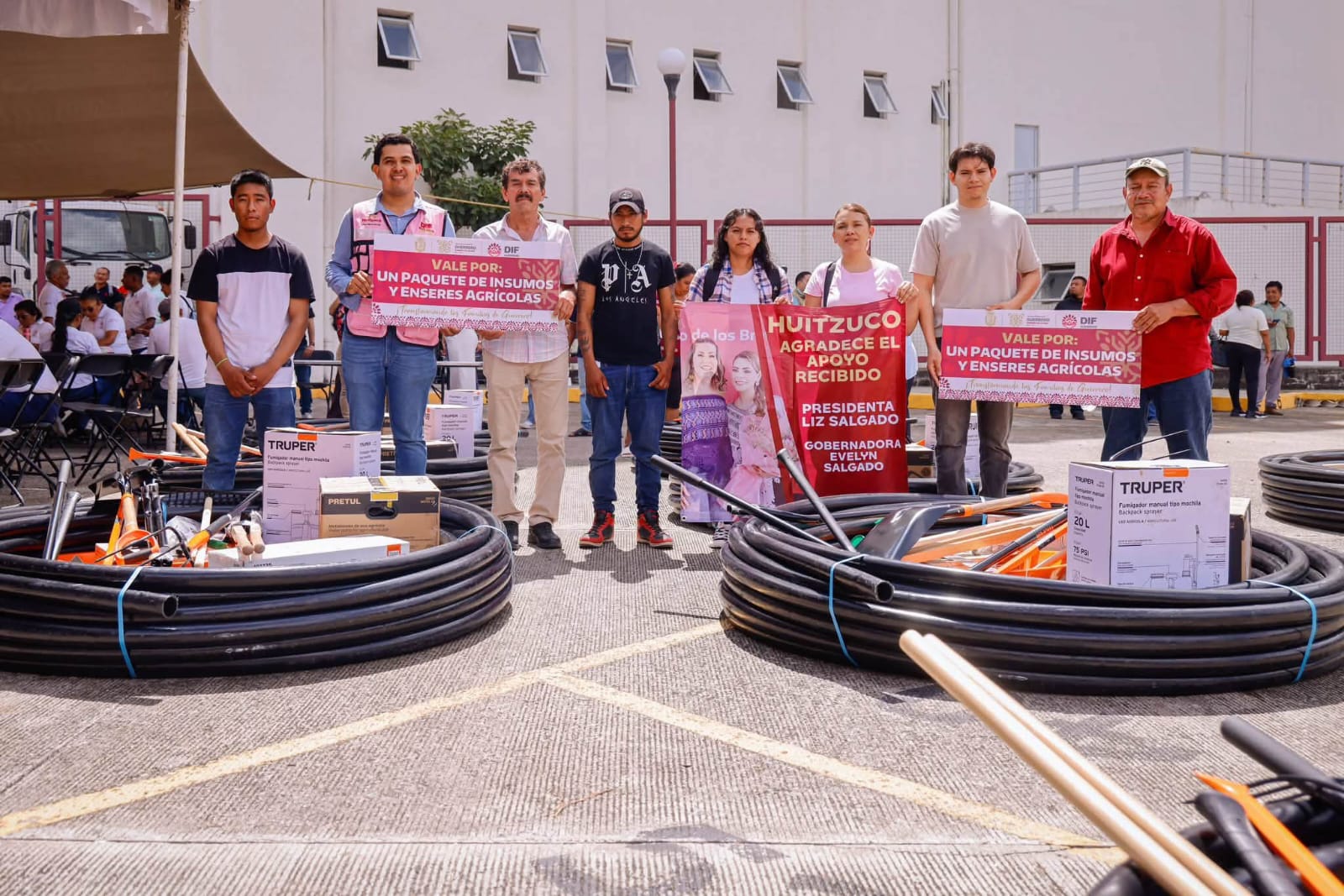 Preside Liz Salgado entrega de insumos y enseres a productores del campo del estado