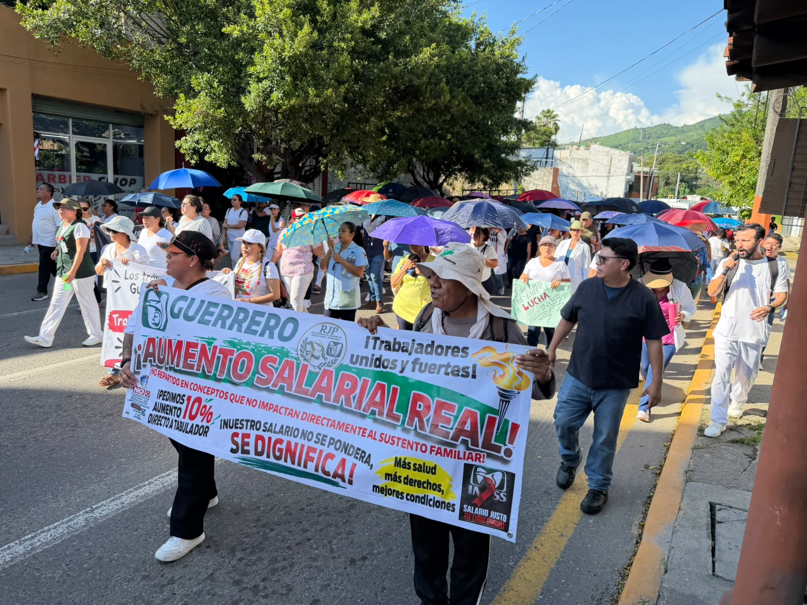 Trabajadores del IMSS vuelven a marchar en Zihuatanejo