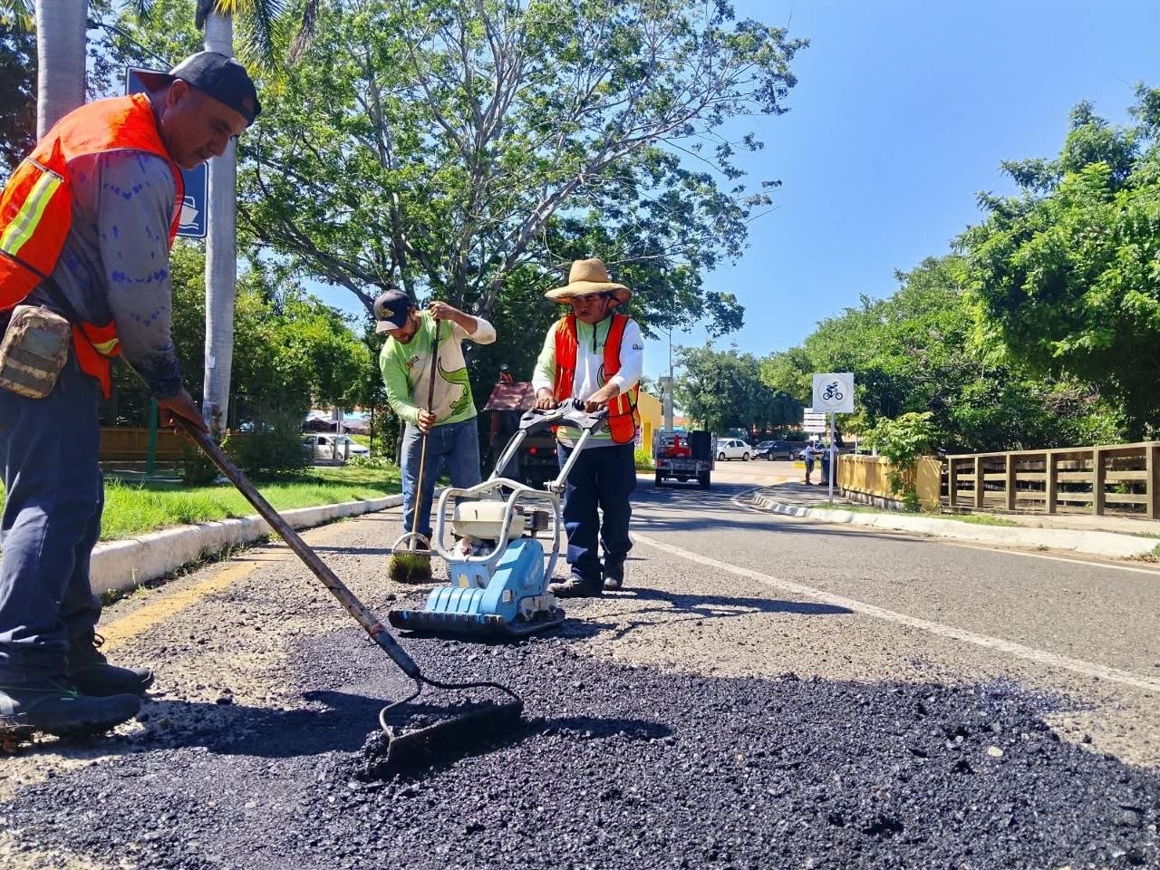 Gobierno Municipal avanza en los trabajos de bacheo.