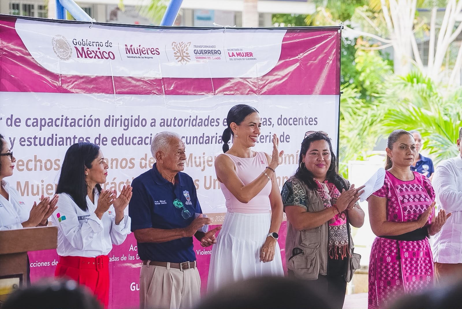 Presidenta Lizette Tapia Castro inaugura taller sobre derechos de las mujeres en secundaria de La Puerta
