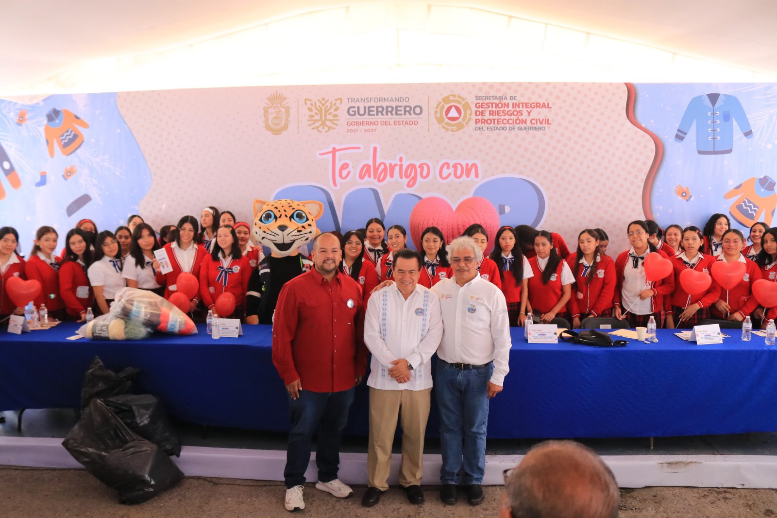 La SGIRPCGRO arranca la colecta invernal  “Te abrigo con Amor”