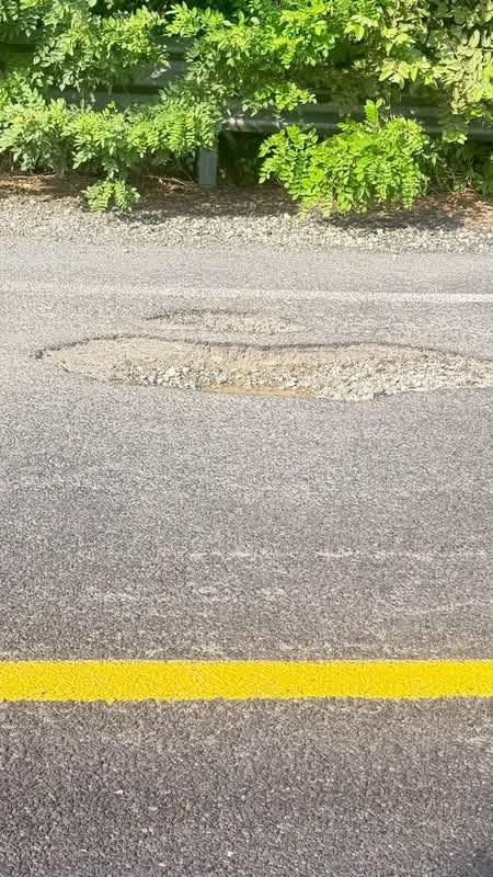 Baches siguen dañando vehículos en carretera Zihuatanejo–Lázaro Cárdenas