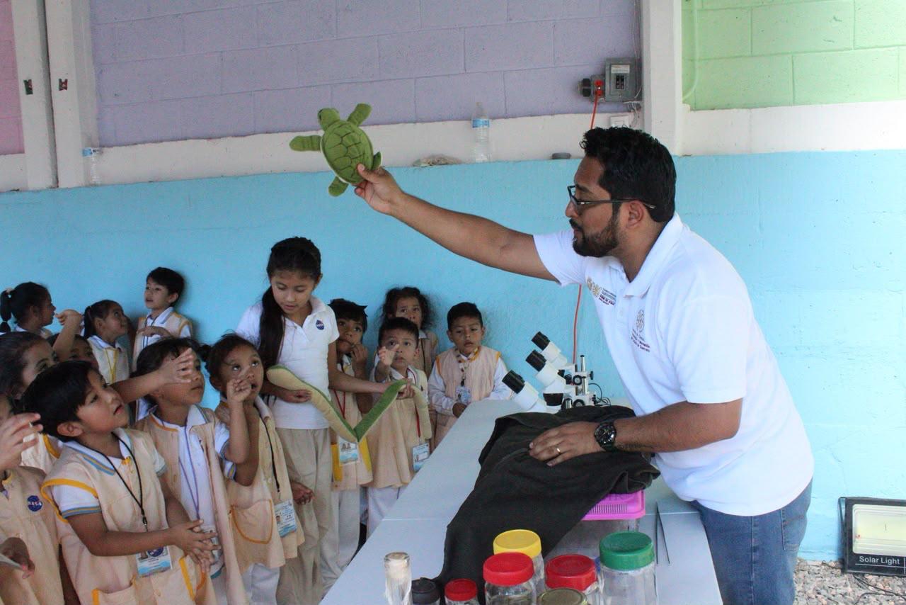 El gobierno del estado acerca la ciencia a más de 300 niñas y niños con la brigada “Moviendo la Ciencia”