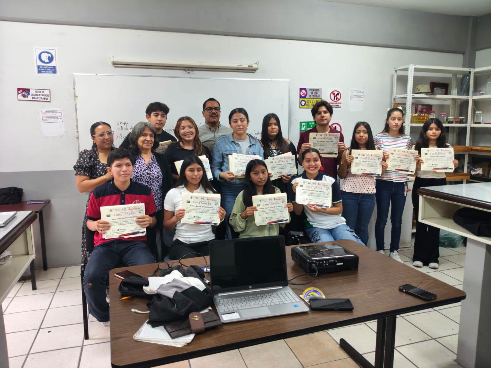 Estudiantes del COBACH representarán a Guerrero en la Olimpiada Nacional de Biología
